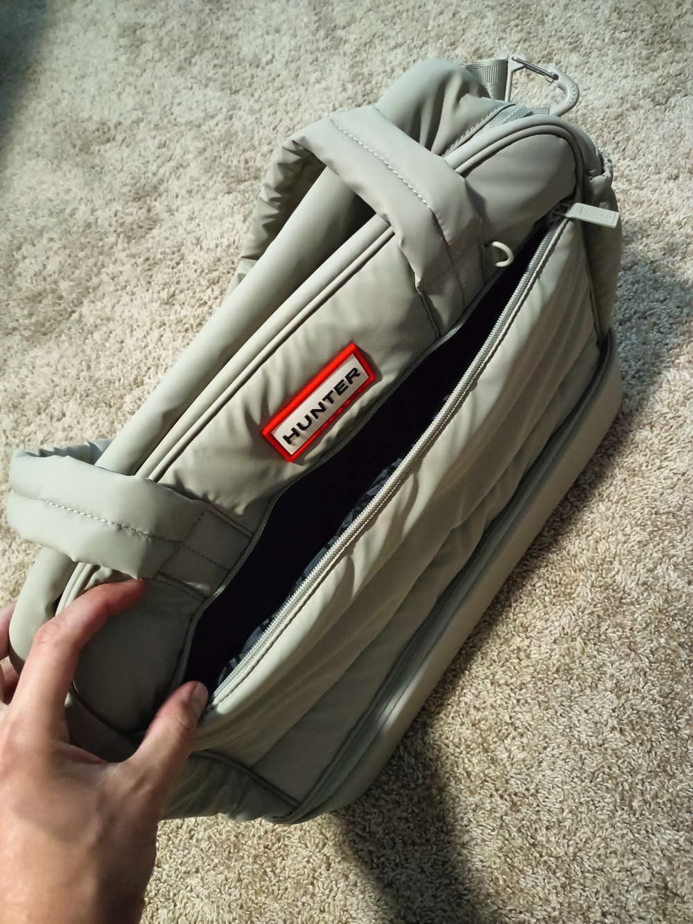 Hunter Men's Beige Padded Shoulder Bag